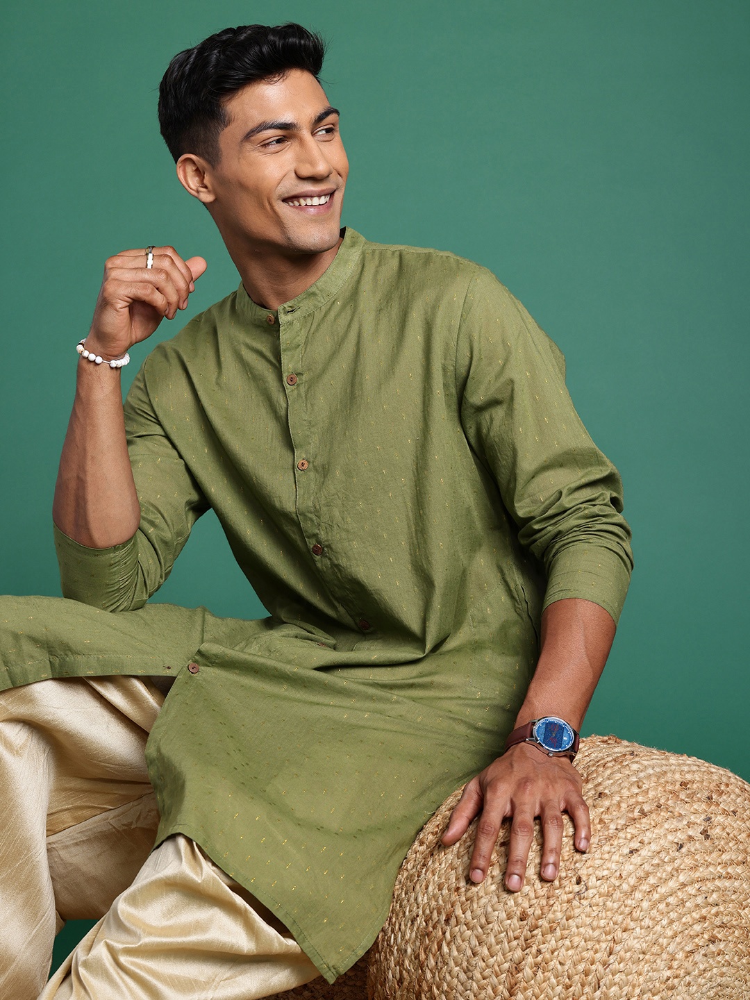 

Sangria Men Woven Design Mandarin Collar Pure Cotton Kurta, Green