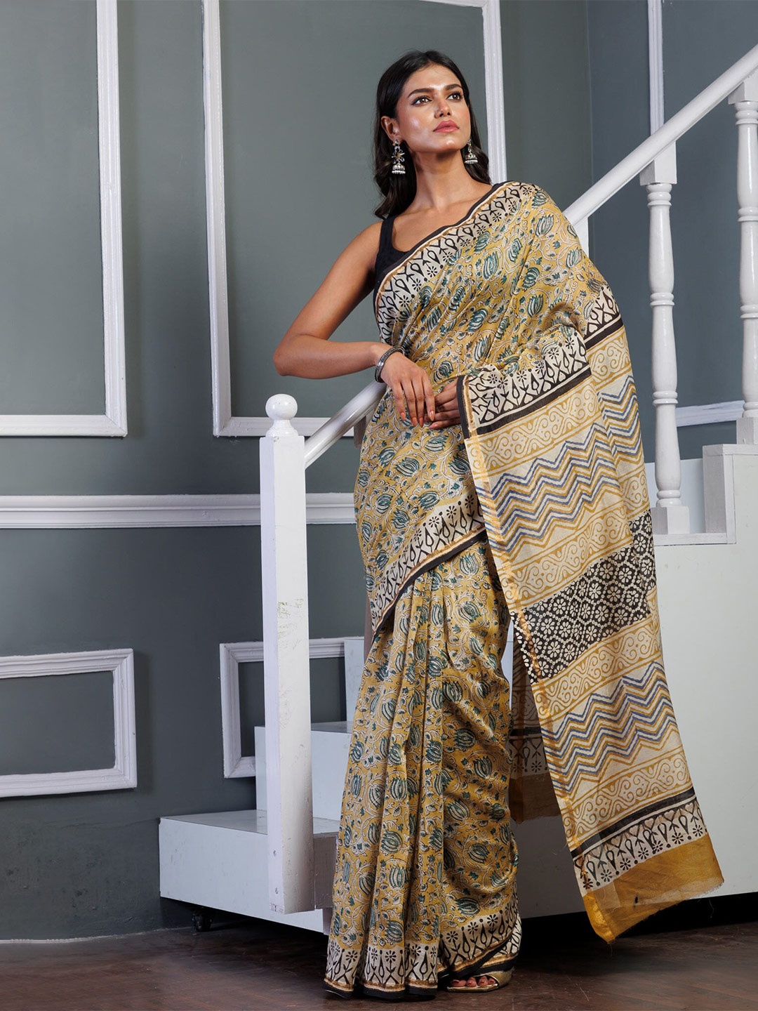 

Unnati Silks Ethnic Motifs Handloom Chanderi Saree, Yellow