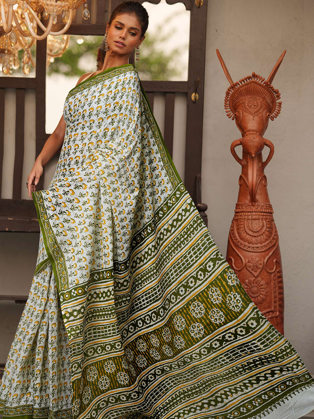 

Unnati Silks Ethnic Motifs Pure Cotton Handloom Block Print Saree, White