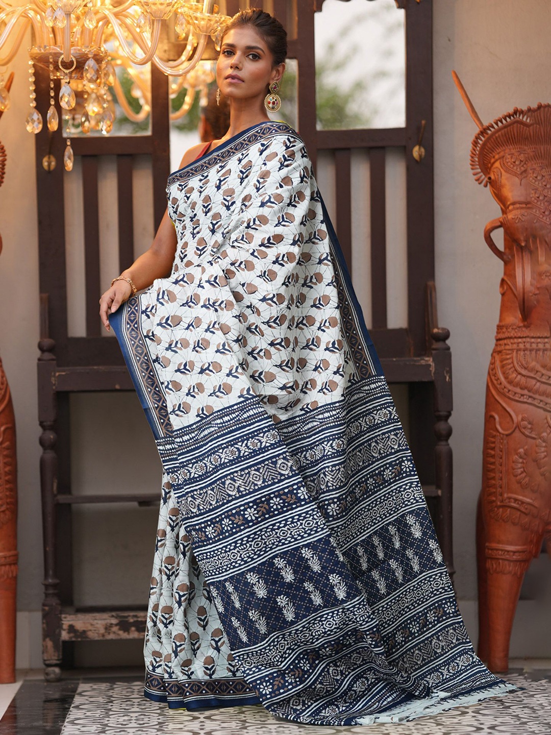 

Unnati Silks Ethnic Motifs Pure Cotton Handloom Block Print Saree, White