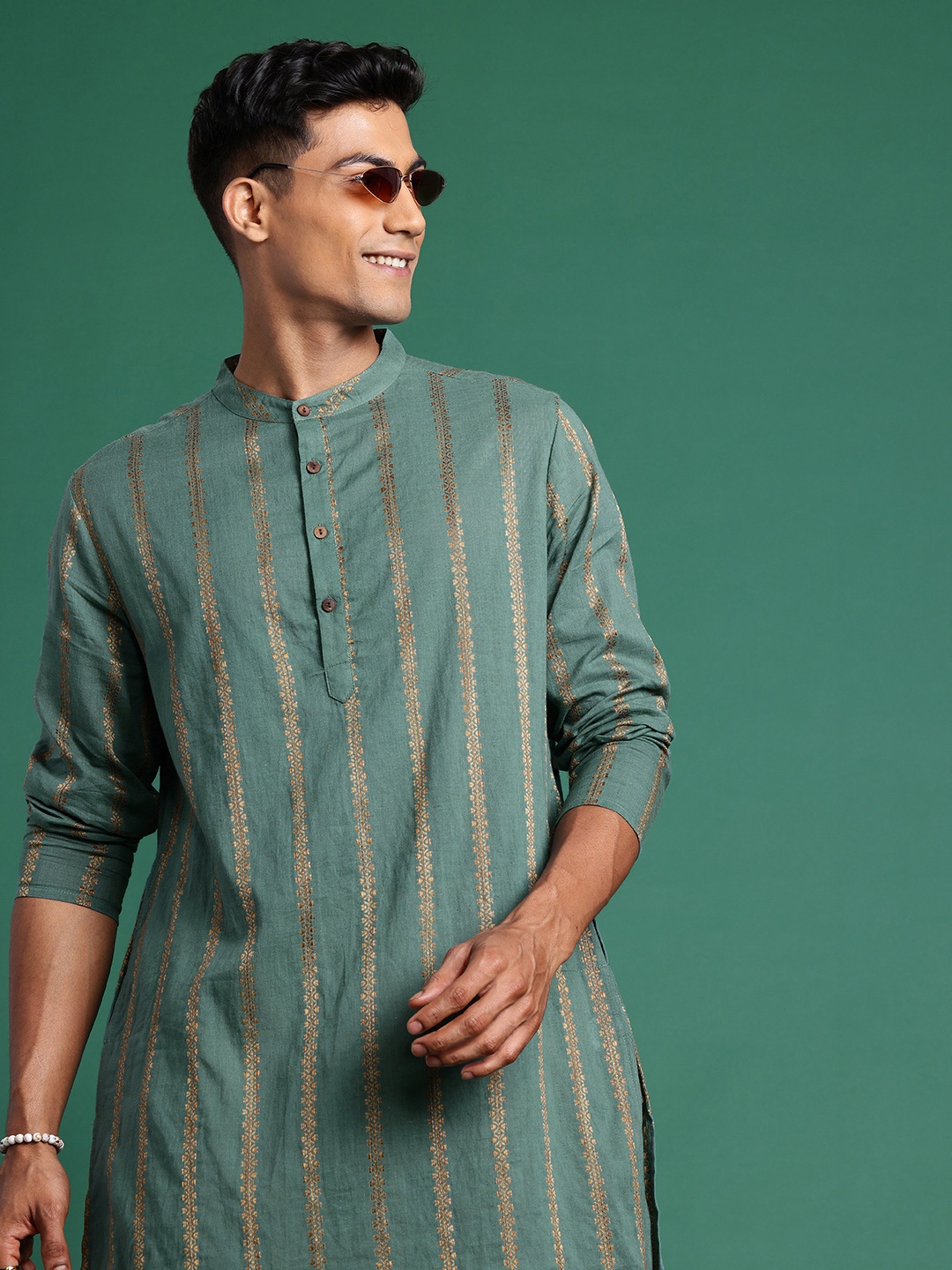 

Sangria Men Geometric Woven Design Mandarin Collar Pure Cotton Kurta, Olive