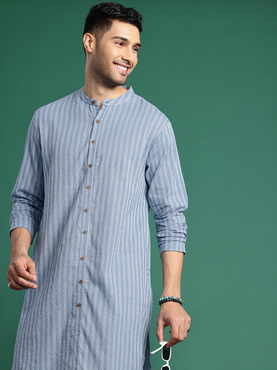 

Sangria Men Striped Kantha Work Pure Cotton Kurta, Blue