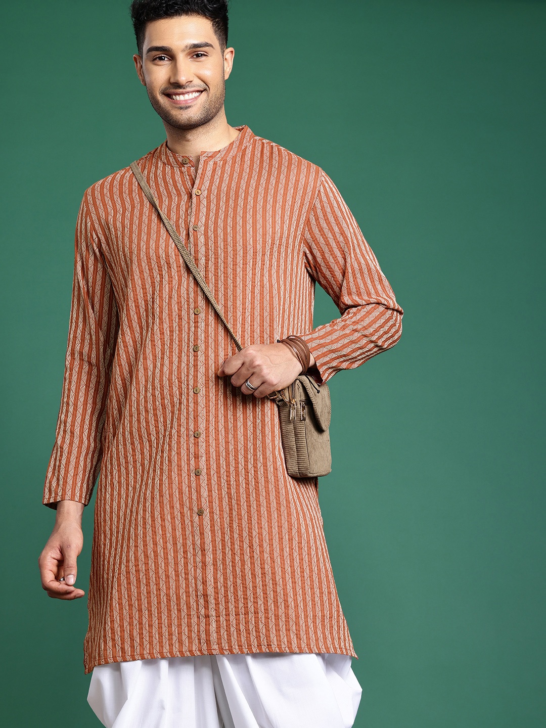 

Sangria Men Geometric Embroidered Kantha Work Pure Cotton Kurta, Rust