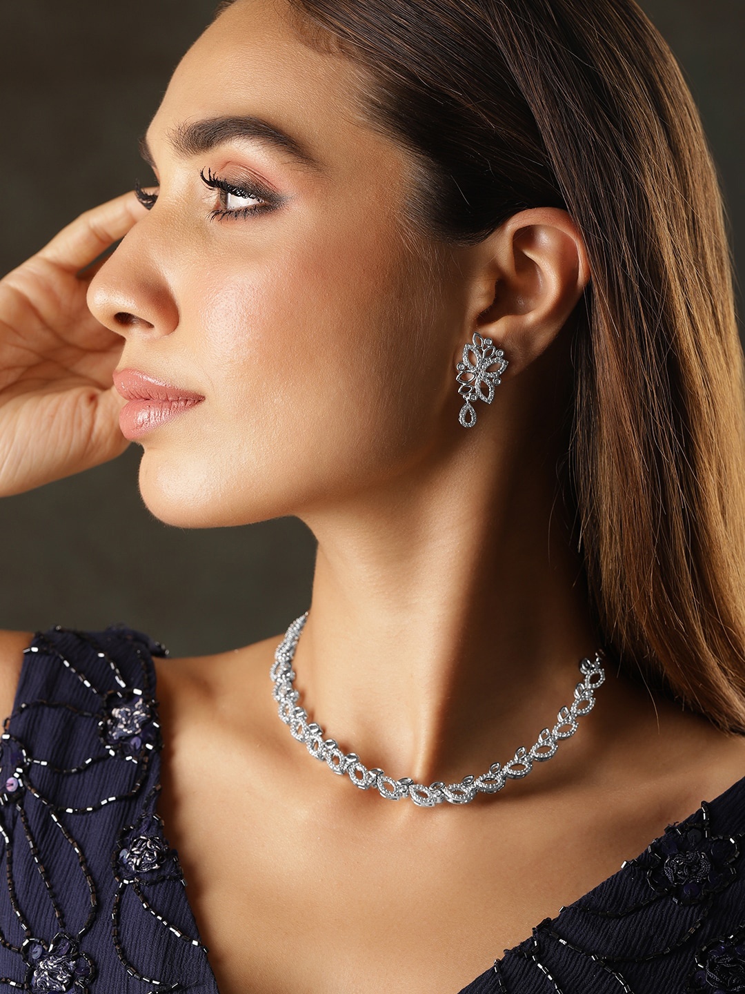 

Rubans Rhodium Plated Brass High Quality Cubic Zirconia Floral Necklace Set, Silver