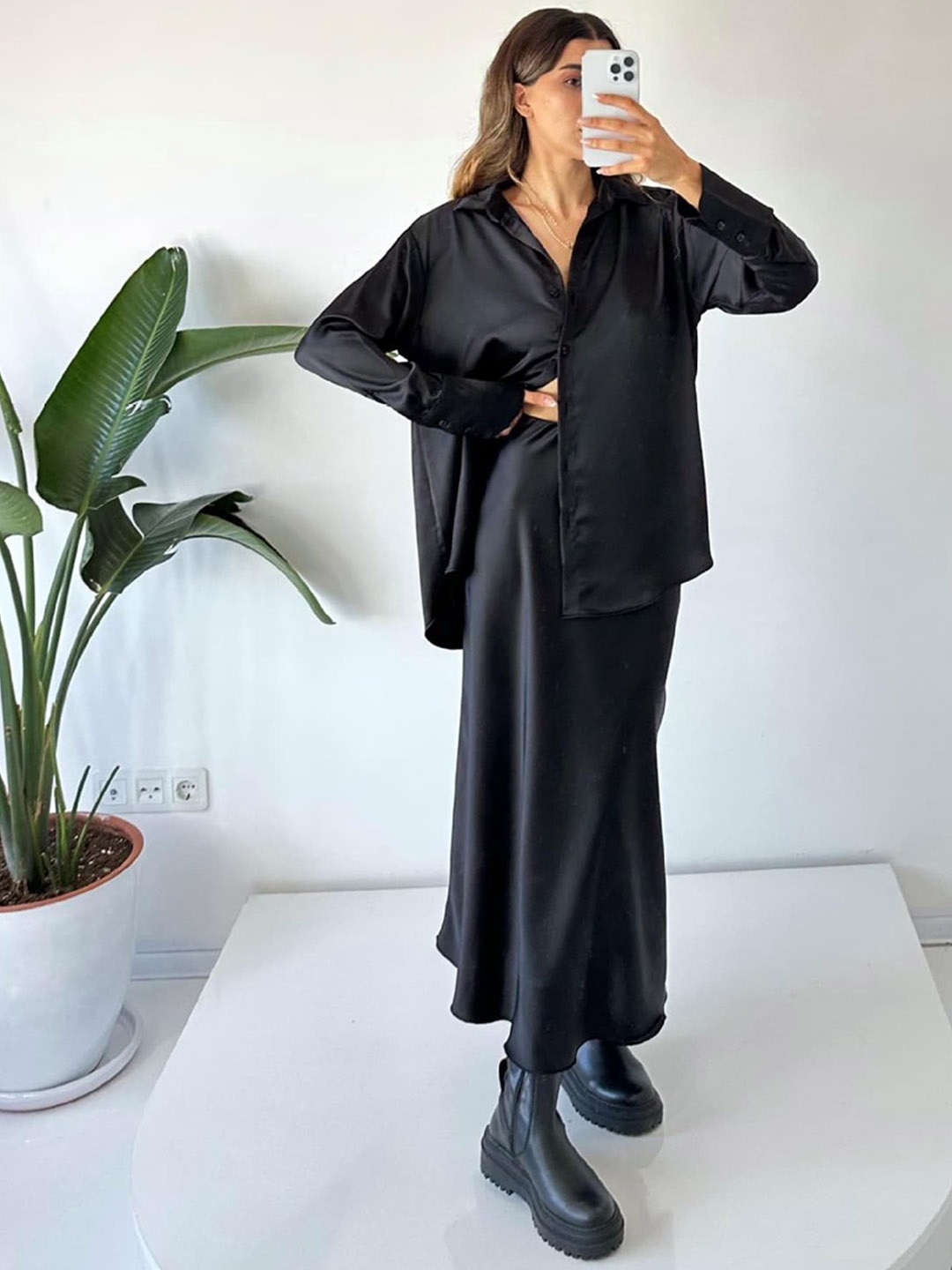 

LULU & SKY Long Sleeves Satin Shirt & Skirt, Black