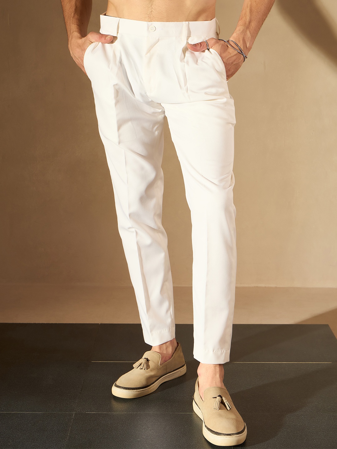 

DENNISON Tapered Fit Pleated Trouser, Off white