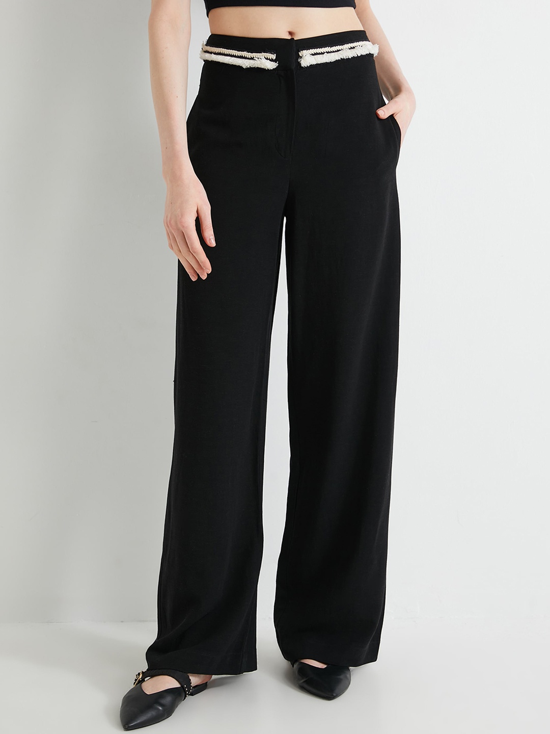 

Koton Women Mid-Rise Plain Regular Trousers Trousers, Black