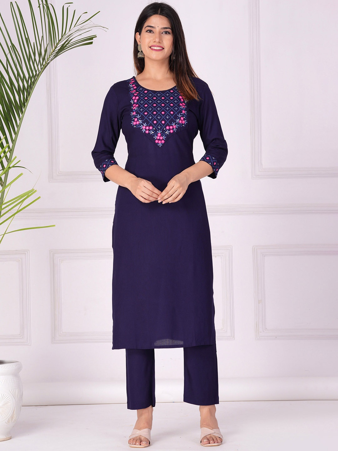 

Light Daisy Floral Yoke Design Round Neck Regular Thread Work Kurta with Trousers, Navy blue