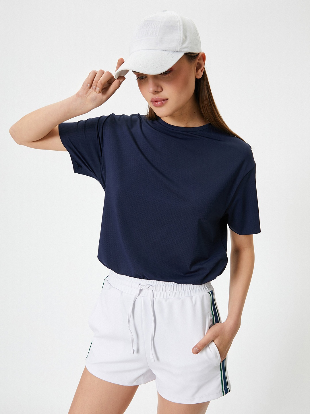 

Koton Women Solid Round Neck T-shirt, Navy blue