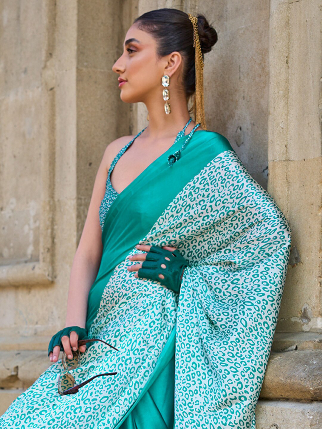 

Sangria Ethnic Printed Satin Daily Wear Saree With Blouse, Teal