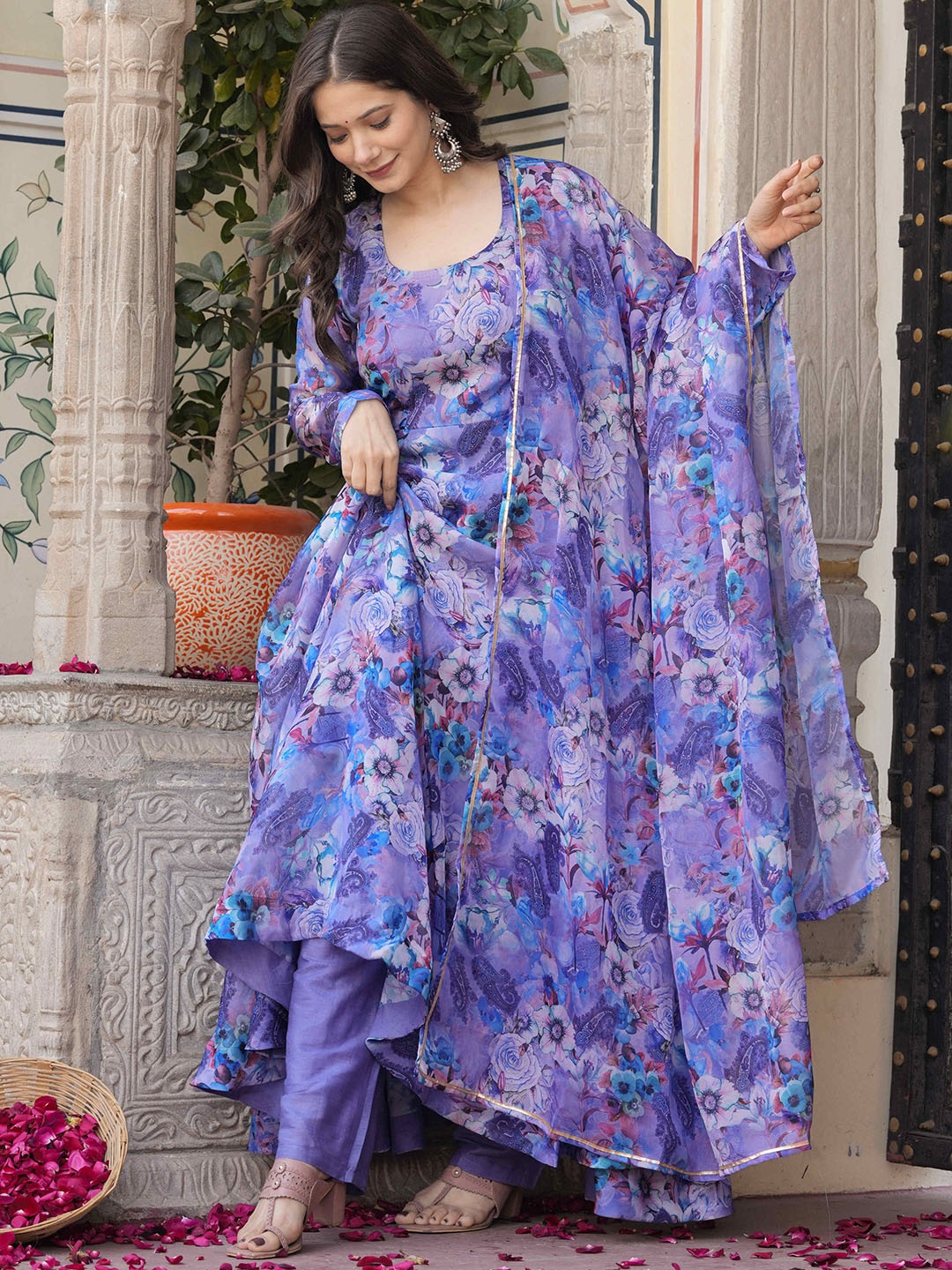 

VAANI CREATION Women Floral Printed Regular Kurta with Trousers & With Dupatta, Purple