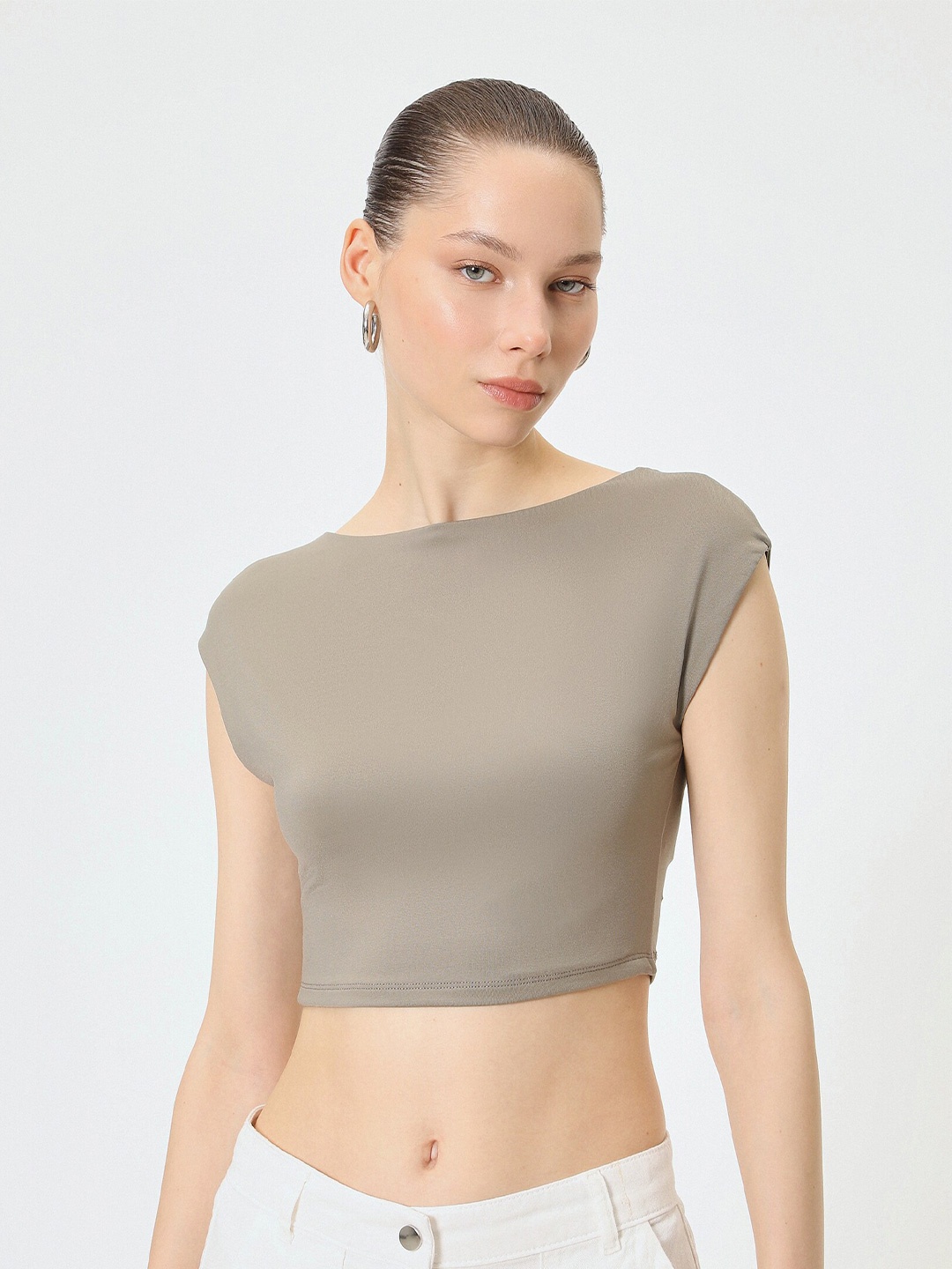 

Koton Women Solid Boat Neck T-shirt, Grey