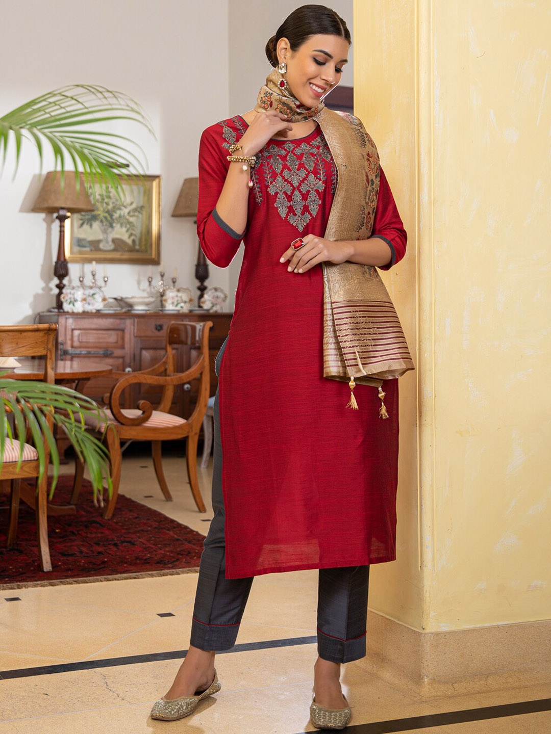 

WOMEN PLUS Floral Embroidered Thread Work Raw Silk Straight Kurta With Trousers & Dupatta, Red