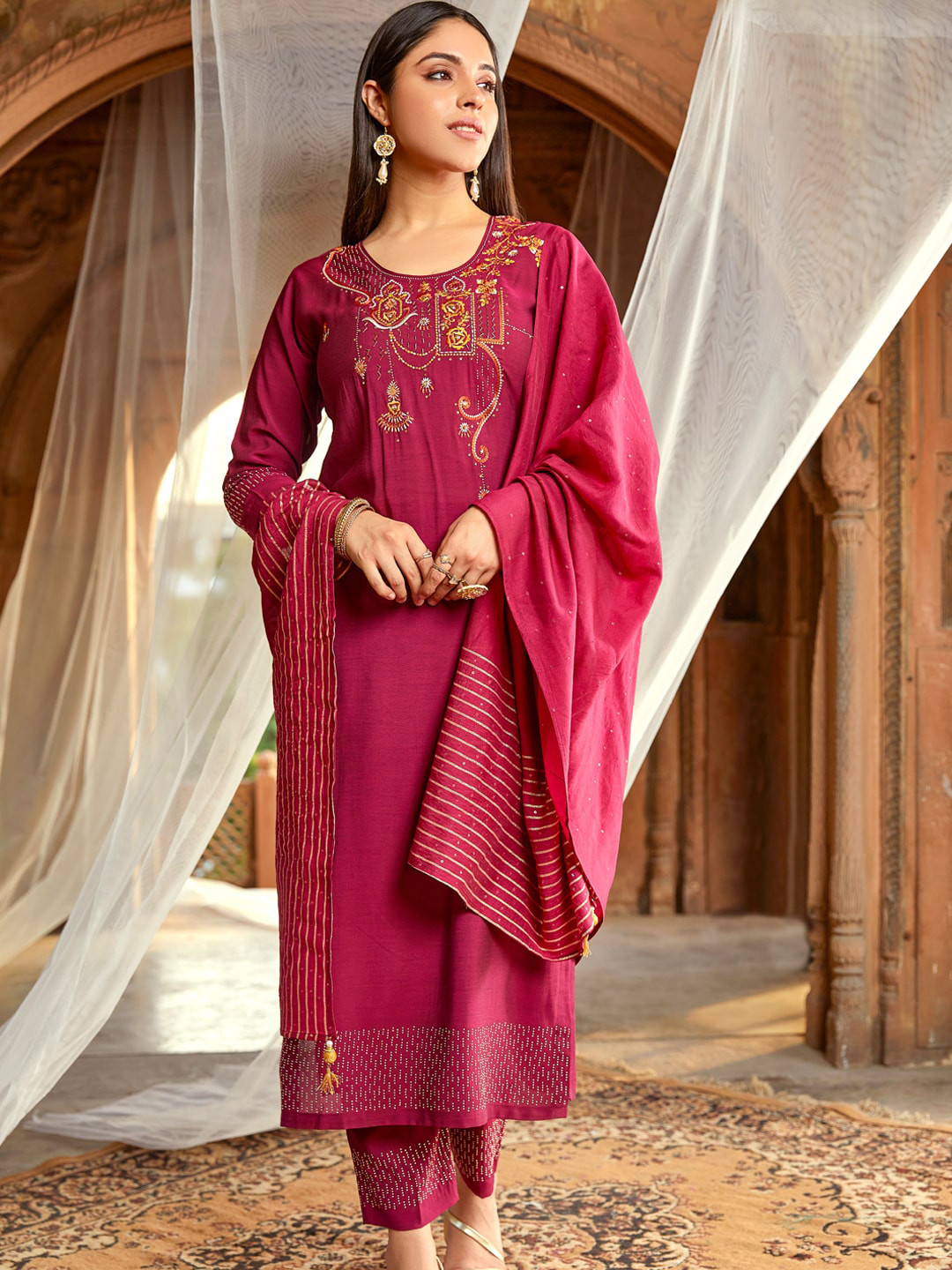 

WOMEN PLUS Floral Embroidered Sequinned Straight Kurta With Trousers & Dupatta, Pink