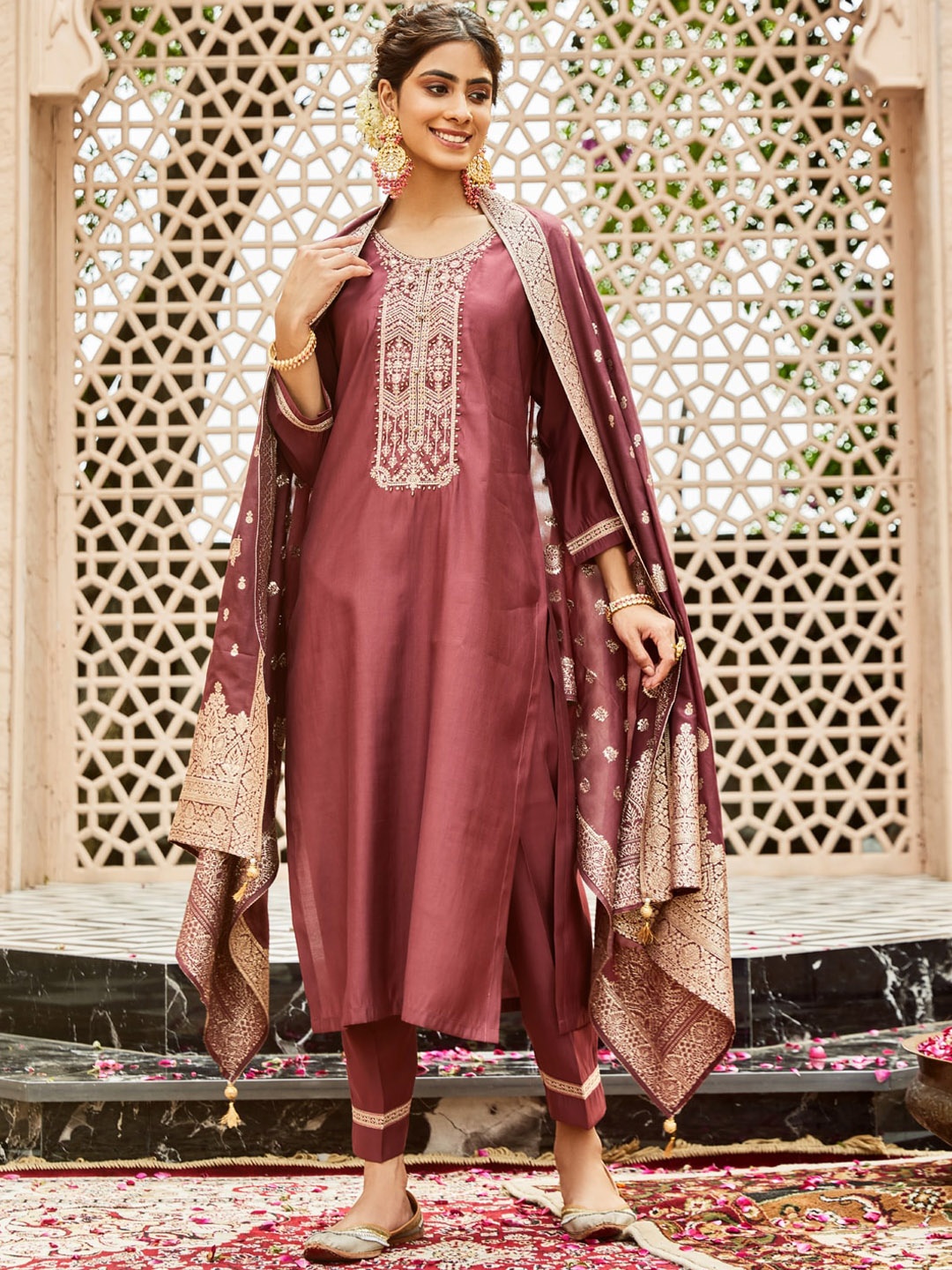 

WOMEN PLUS Ethnic Motifs Yoke Design Thread Work Straight Kurta With Trousers & Dupatta, Pink