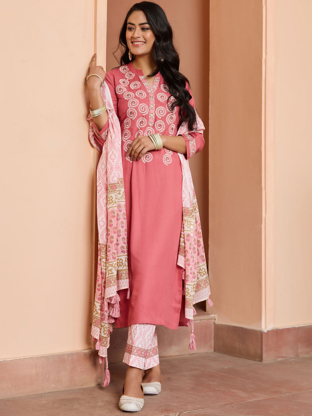 

WOMEN PLUS Ethnic Motifs Embroidered Thread Work Straight Kurta With Trousers & Dupatta, Pink