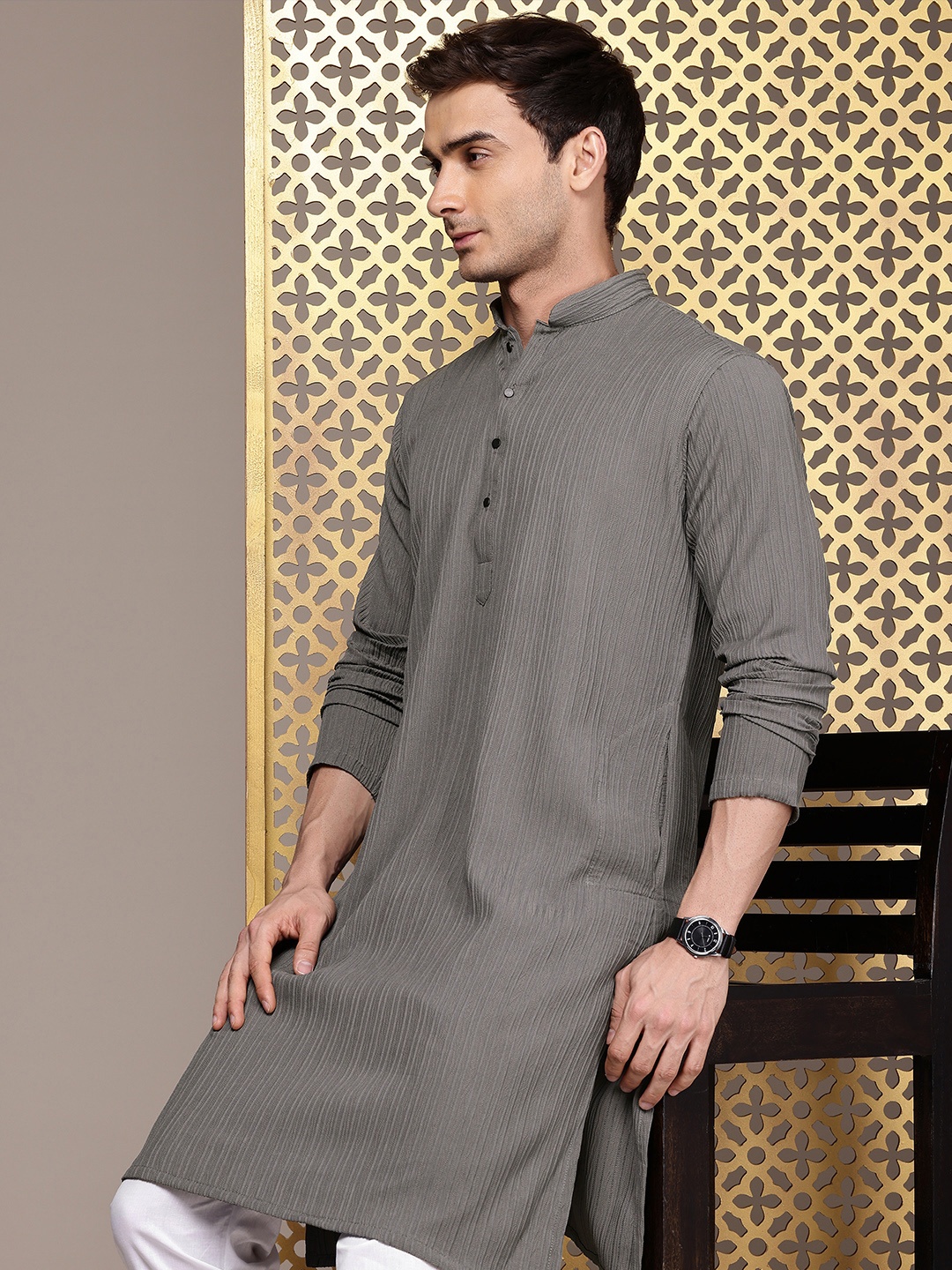 

House of Pataudi Men Jashn Self Striped Regular Kurta With Churidar, Grey