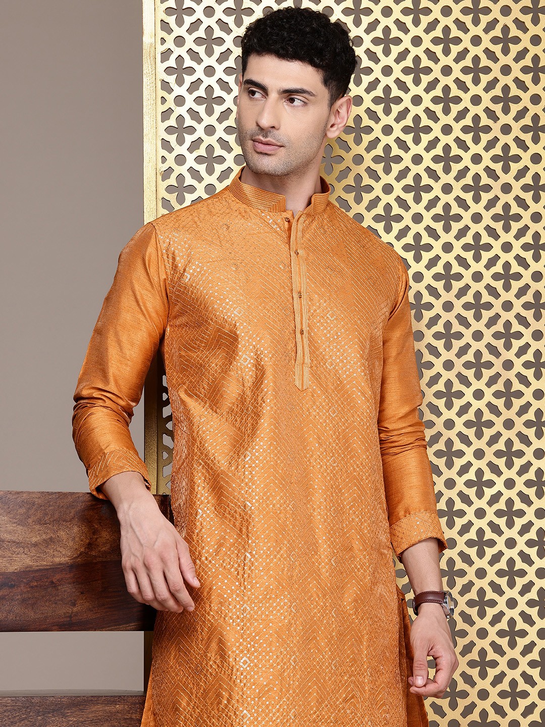 

House of Pataudi Men Jashn Sequinned Kurta with Churidar, Orange