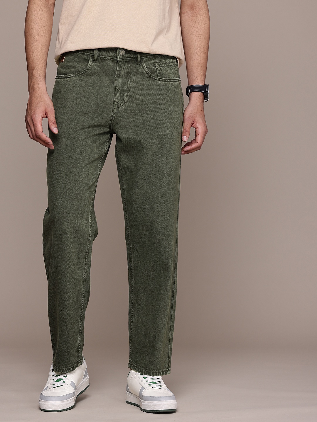 

WROGN Men Pure Cotton Loose Fit Light Fade Jeans, Olive