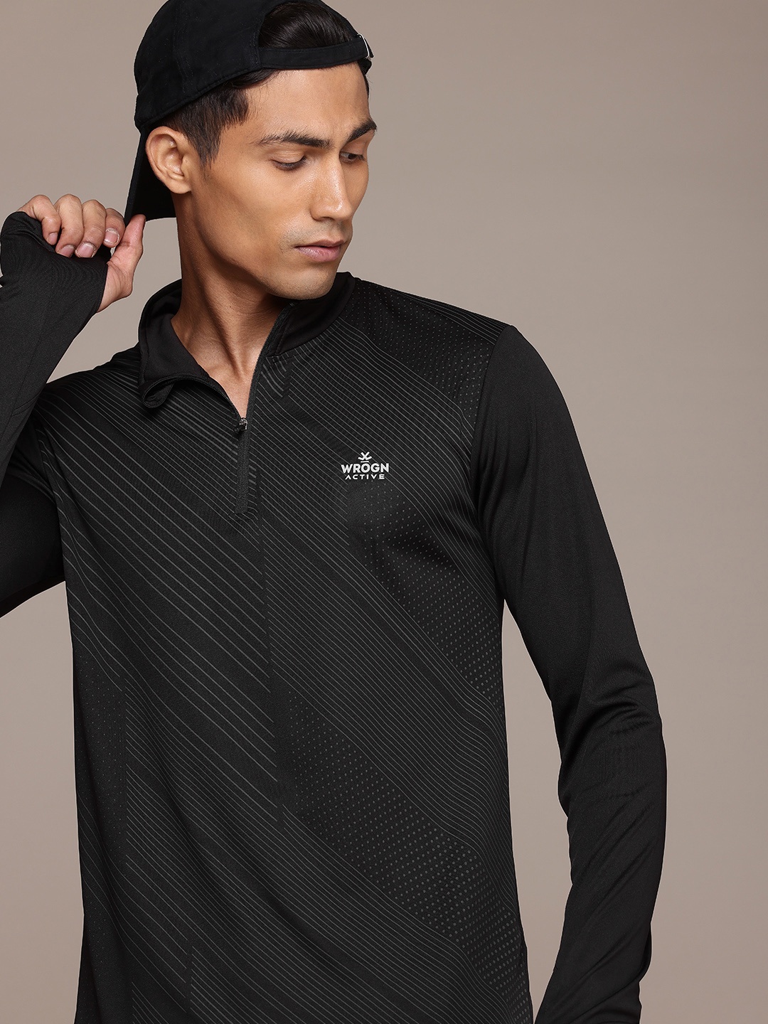 

WROGN ACTIVE Printed High Neck Slim Fit Sports T-shirt, Black