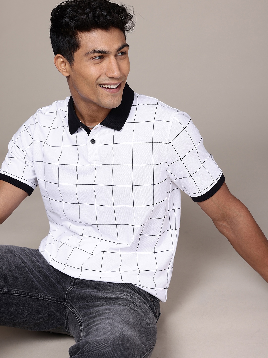 

WROGN Pure Cotton Checked Polo Collar Monochrome T-shirt, Black