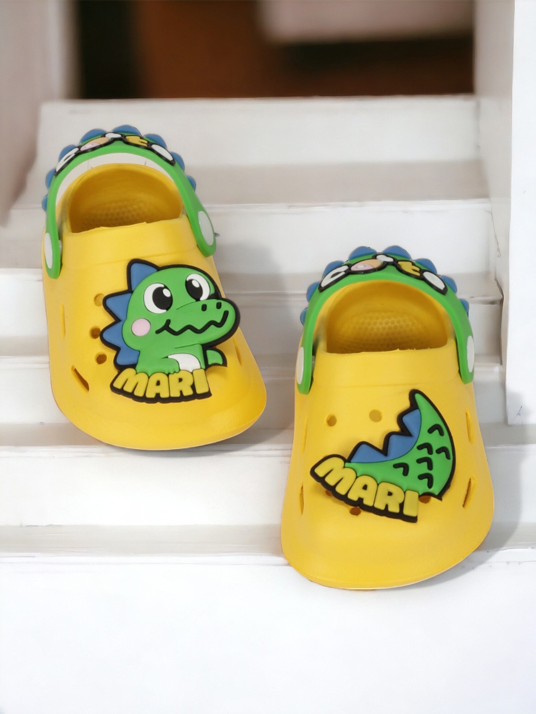 

Lil Lollipop Kids Cartoon Applique Anti-Slip Clogs, Yellow