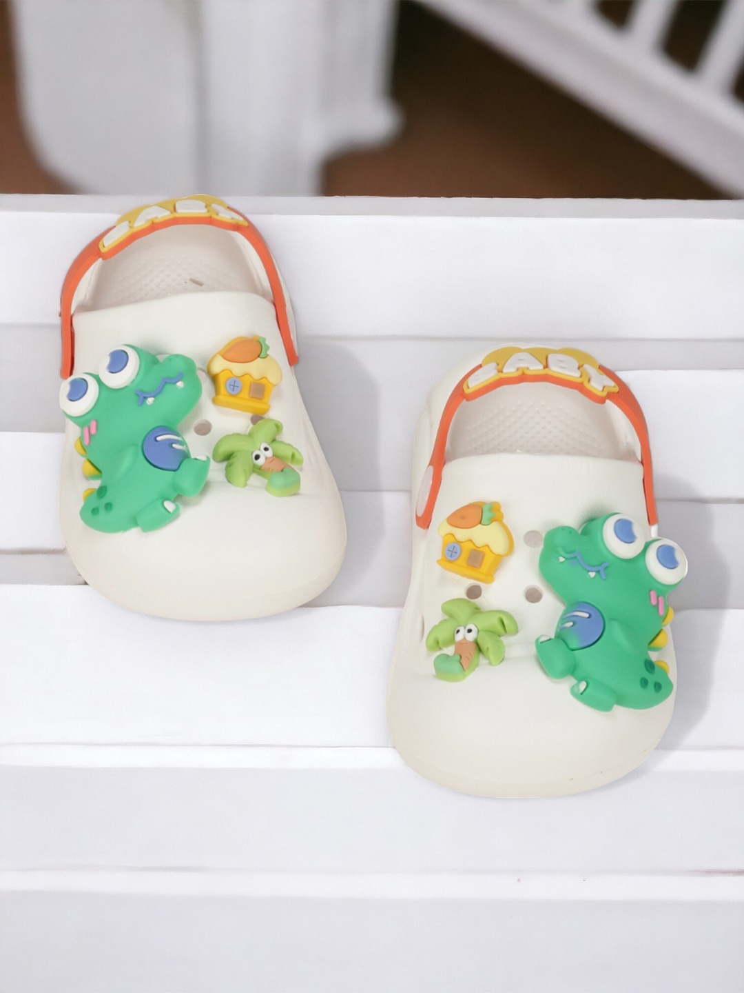 

Lil Lollipop Kids Dinosaur Applique Rubber Anti-Slip Clogs, Cream