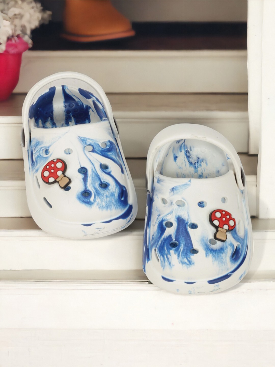 

Lil Lollipop Unisex Kids Self Design Clogs, White