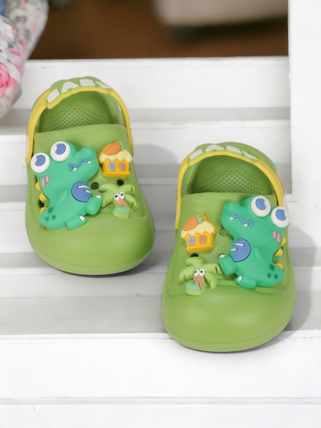 

Lil Lollipop Kids Dinosaur Applique Rubber Anti-Slip Clogs, Green