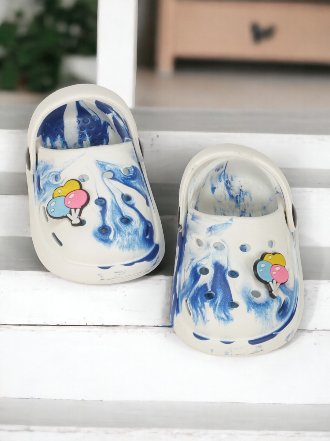

Lil Lollipop Kids Printed Marble Look Balloon Applique Rubber Anti-Slip Clogs, White
