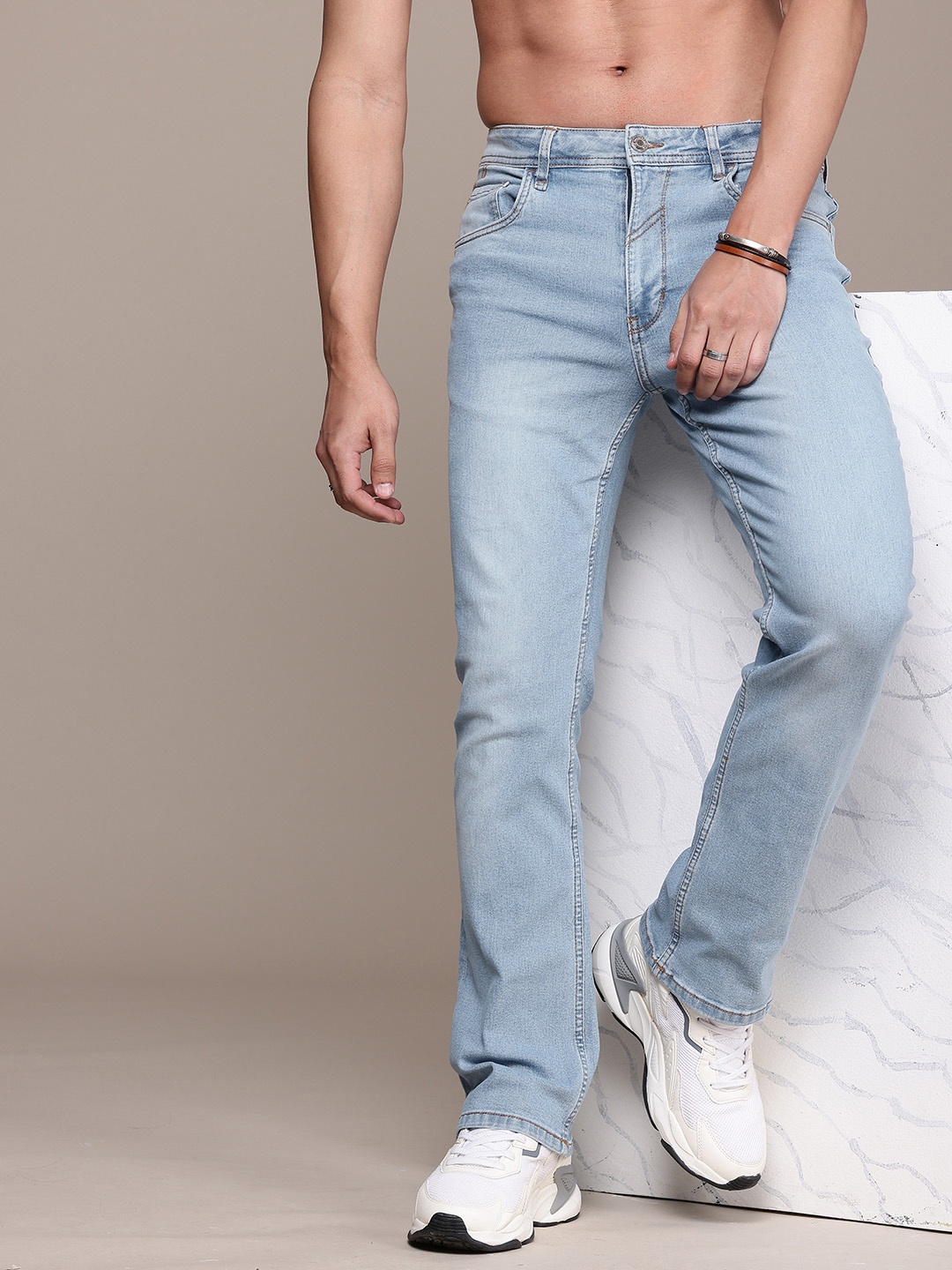 

The Roadster Life Co. Men Bootcut Light Fade Stretchable Jeans, Blue