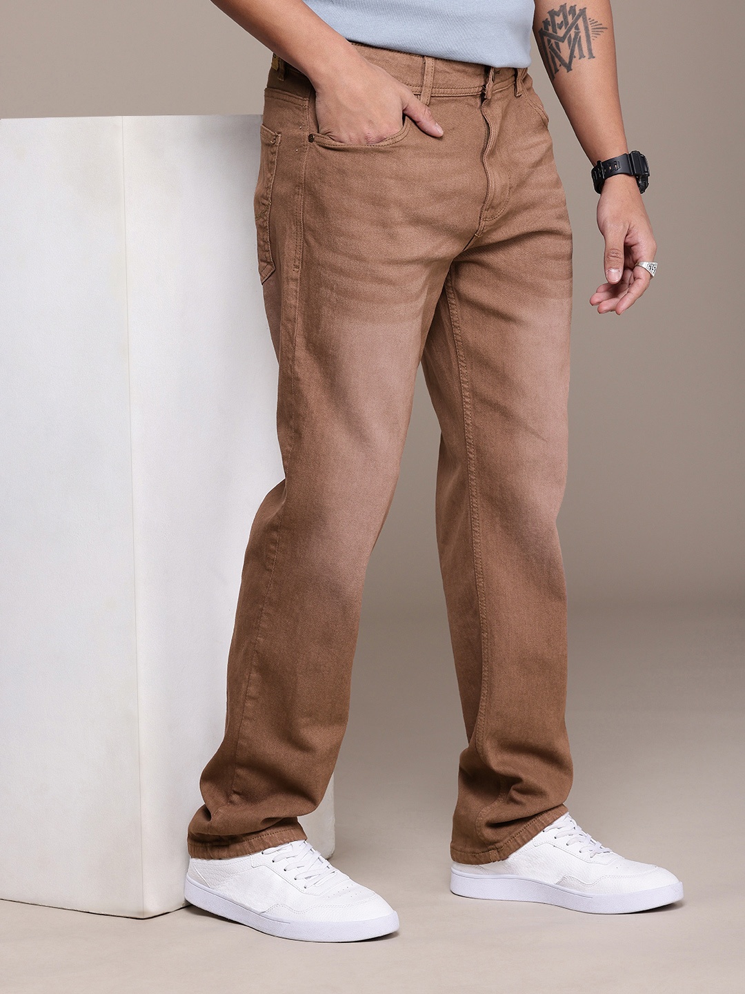 

The Roadster Life Co. Men Light Fade Stretchable Jeans, Brown
