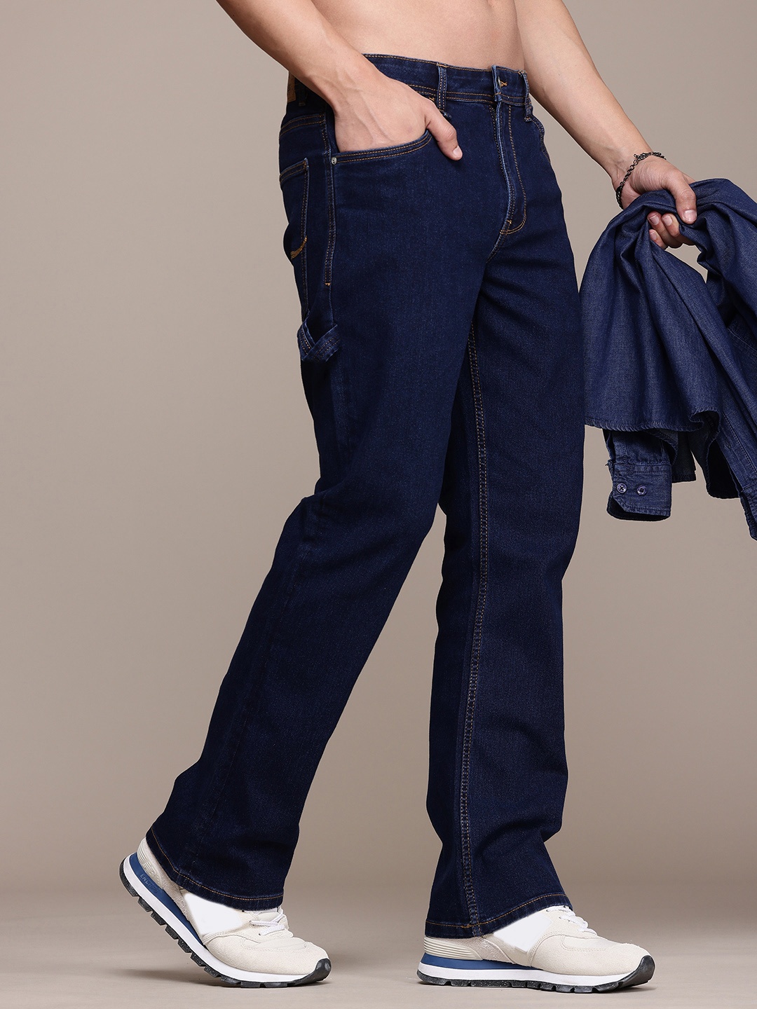 

The Roadster Life Co. Men Bootcut Light Fade Stretchable Jeans, Navy blue