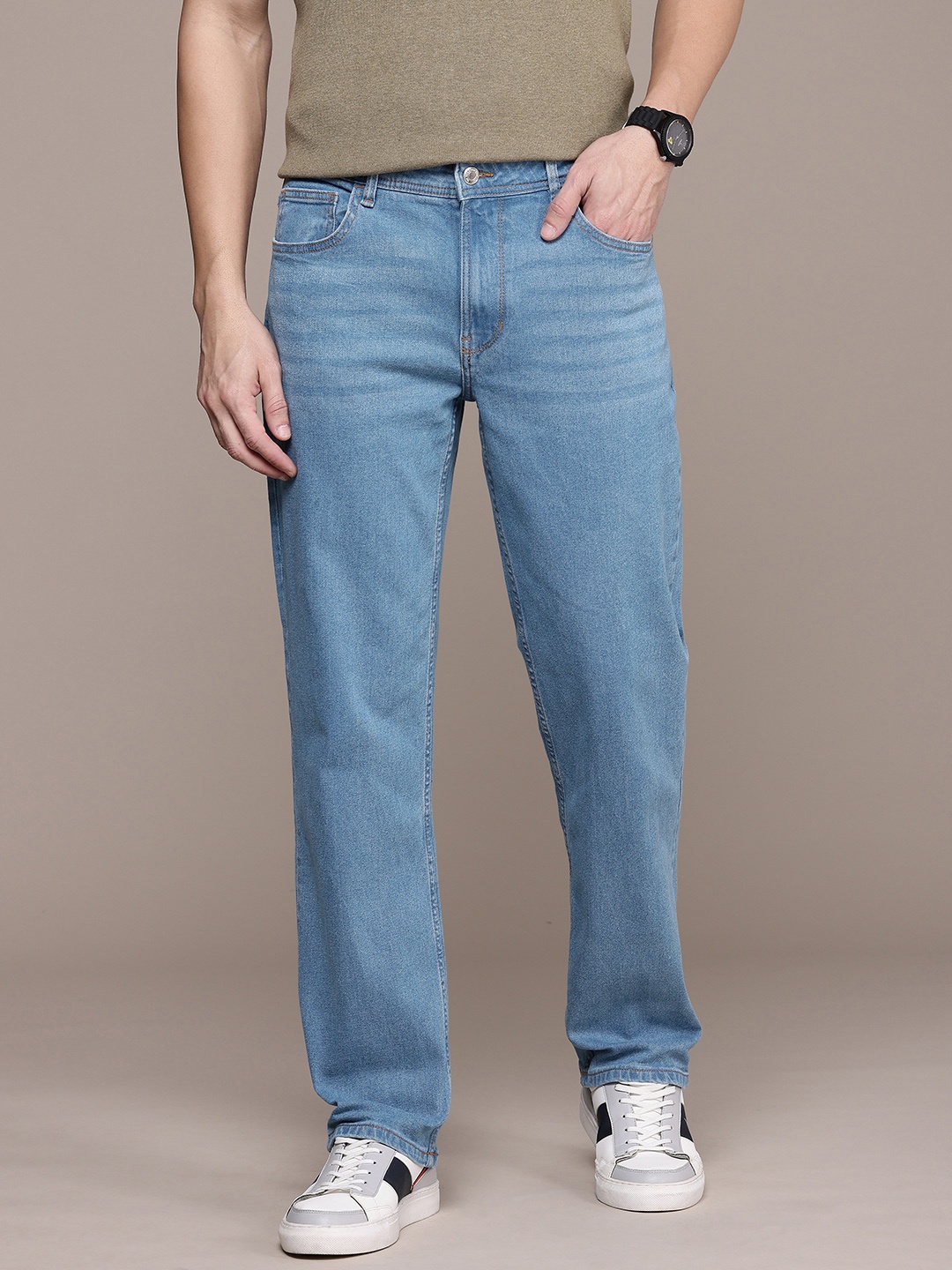 

The Roadster Life Co. Men Light Fade Stretchable Jeans, Blue