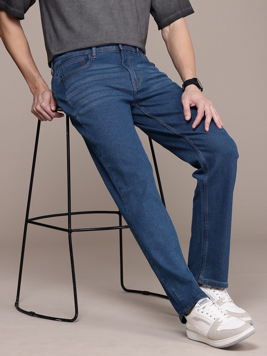 

The Roadster Life Co. Men Light Fade Stretchable Jeans, Blue