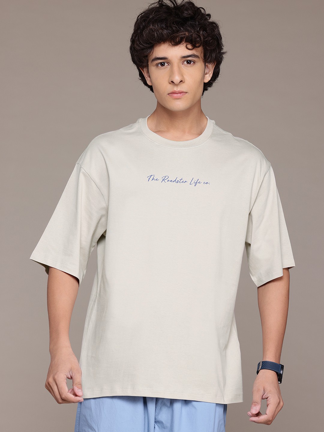 

The Roadster Lifestyle Co. Men Relaxed Fit Pure Cotton T-shirt, Grey