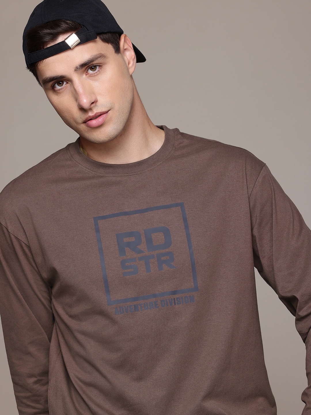 

The Roadster Lifestyle Co. Men Printed Pure Cotton Relaxed Fit T-shirt, Brown
