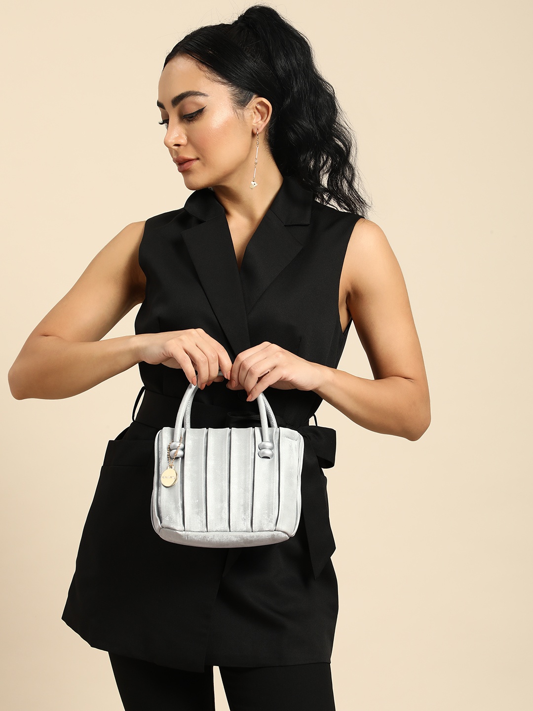 

DressBerry Textured Structured Handheld Bag, Grey