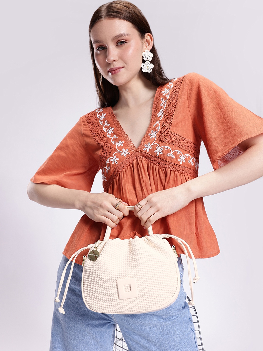 

DressBerry Structured Handheld Bag, Off white