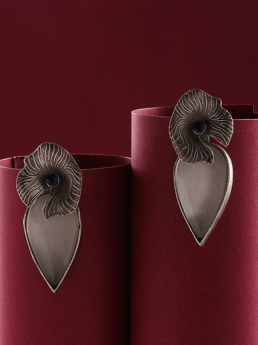 

Niska Emerald Studded Contemporary Studs Earrings, Silver