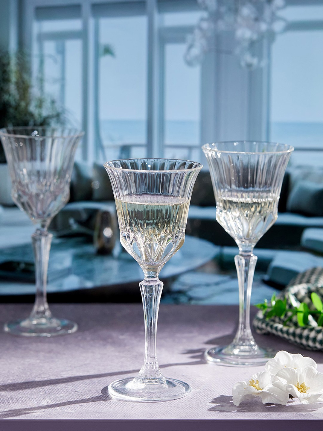 

Troveas Transparent 4 Pieces Textured Wine Glasses 220 ml Each