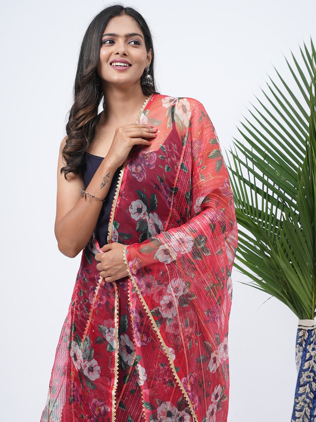 

HELLA FASHIONS Floral Printed Organza Dupatta With Gotta Patti, Red