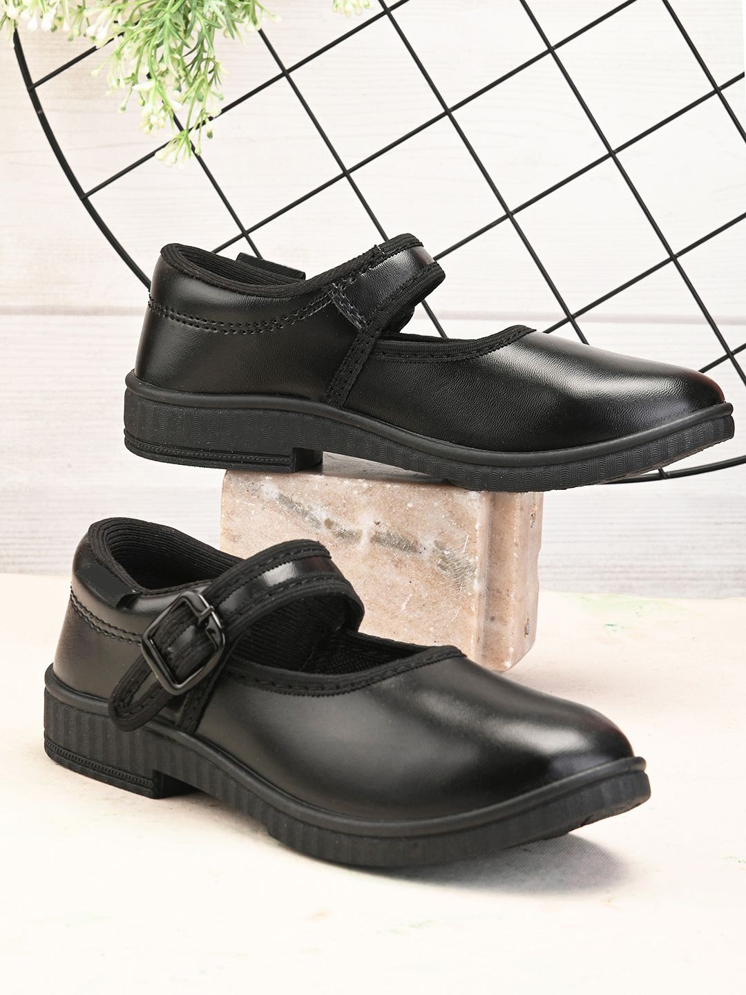 

BAESD Girls Round Toe Lightweight School Shoes, Black