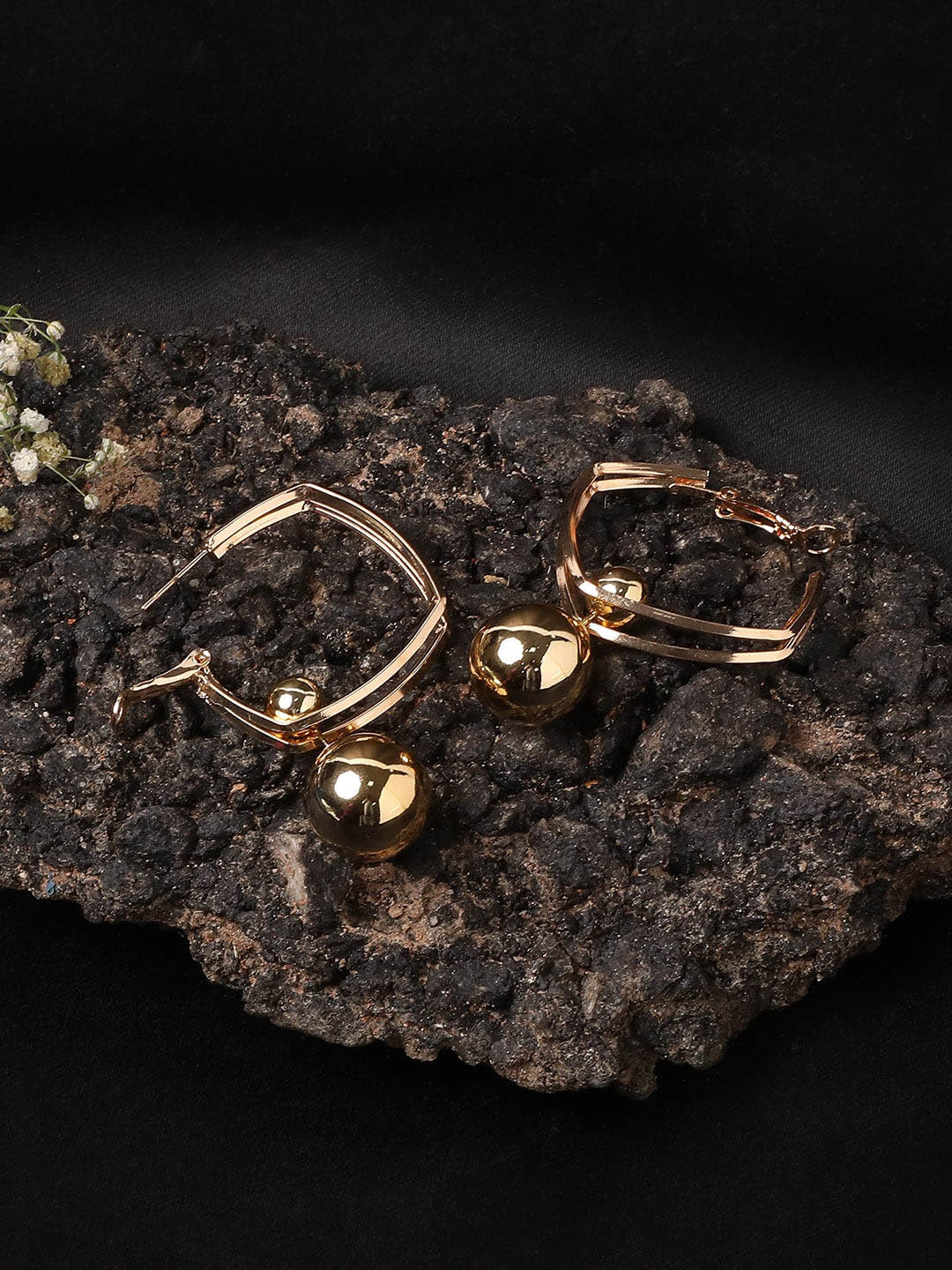 

Niska Contemporary Drop Earrings, Gold