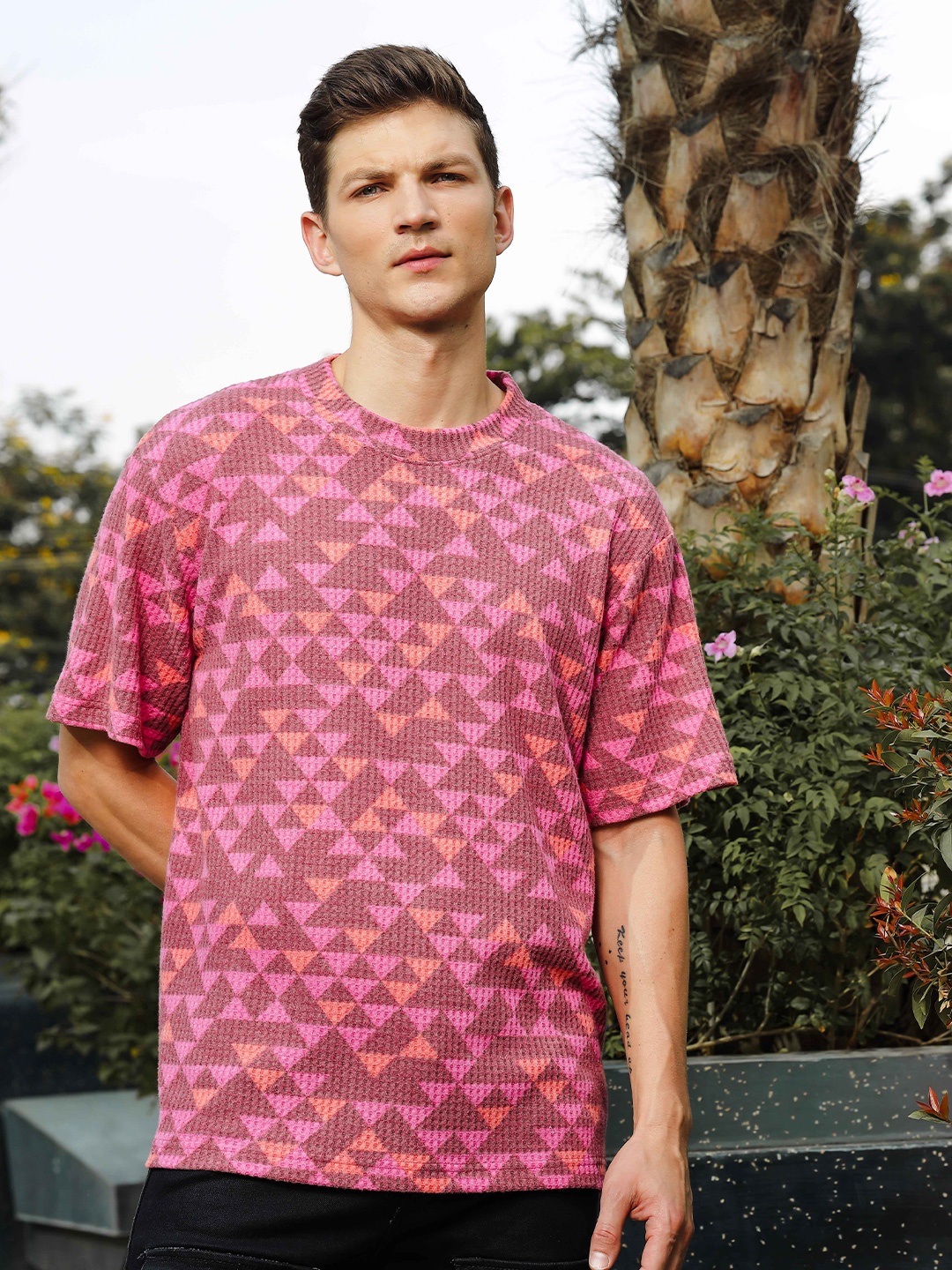

TOMHIDDLE Men Printed Round Neck T-shirt, Pink