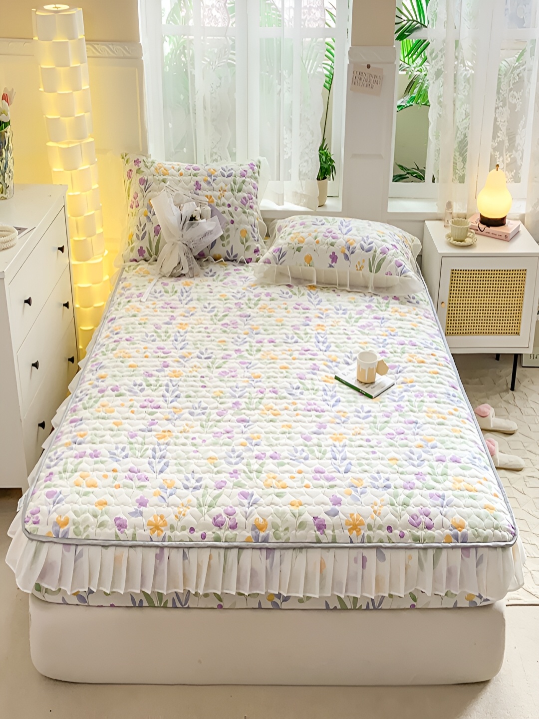 

JC HOME White & Green Floral 160 TC Fitted King Bedsheet with 2 Pillow Covers