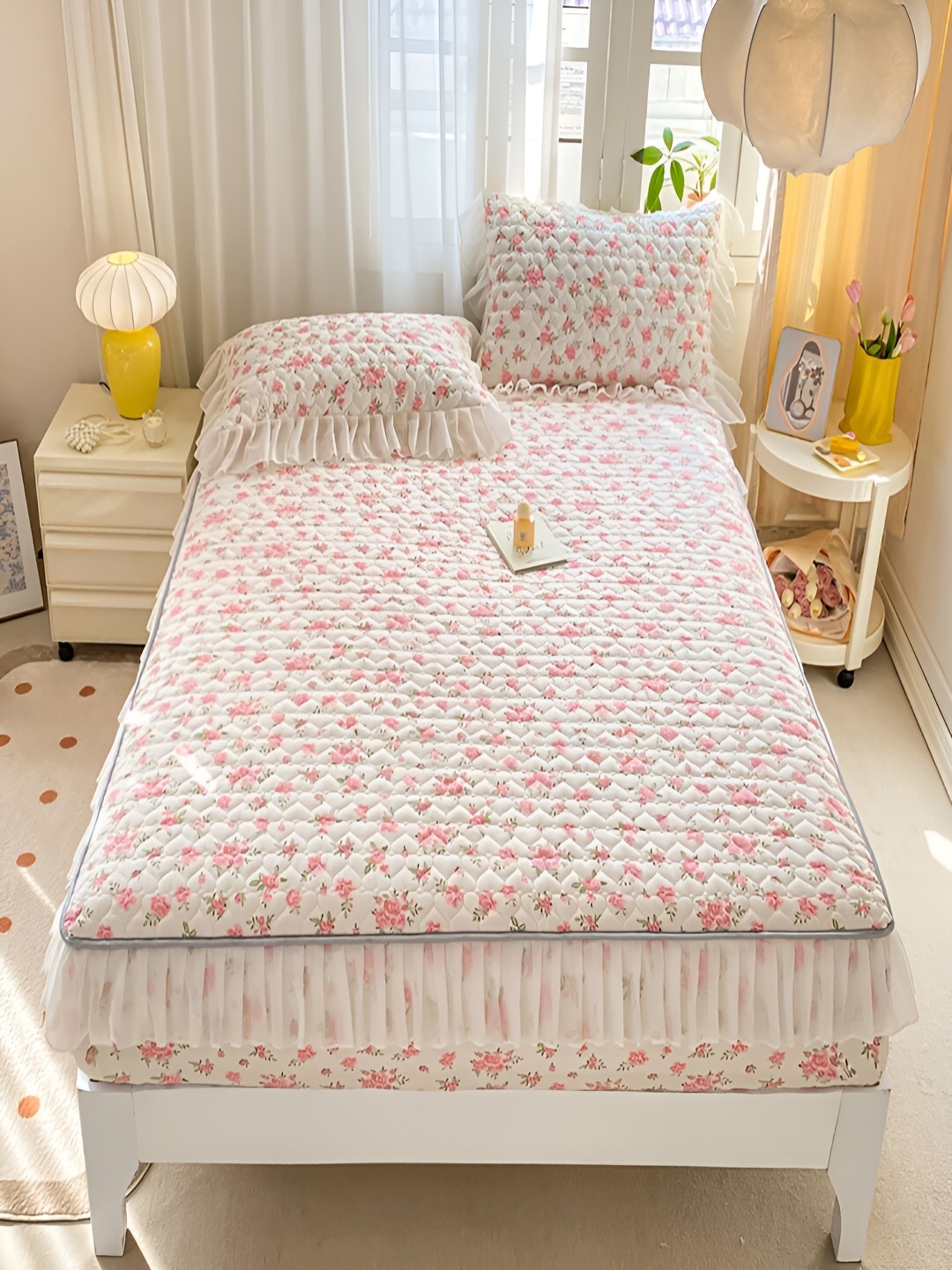 

JC HOME Cream-Coloured & Red Floral 160 TC King Bedsheet with 2 Pillow Covers