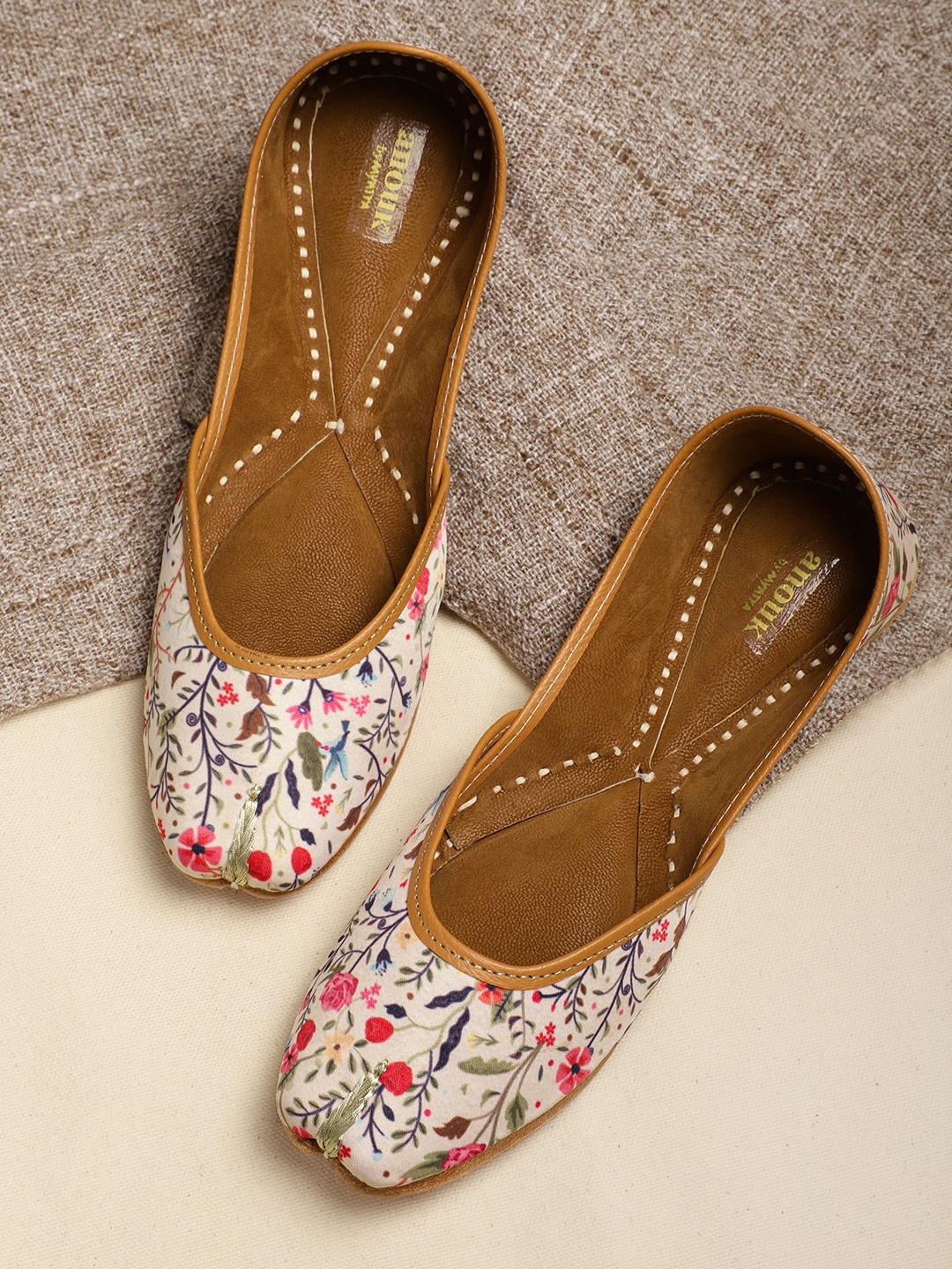 

Anouk Women Beige & Pink Printed Mojaris
