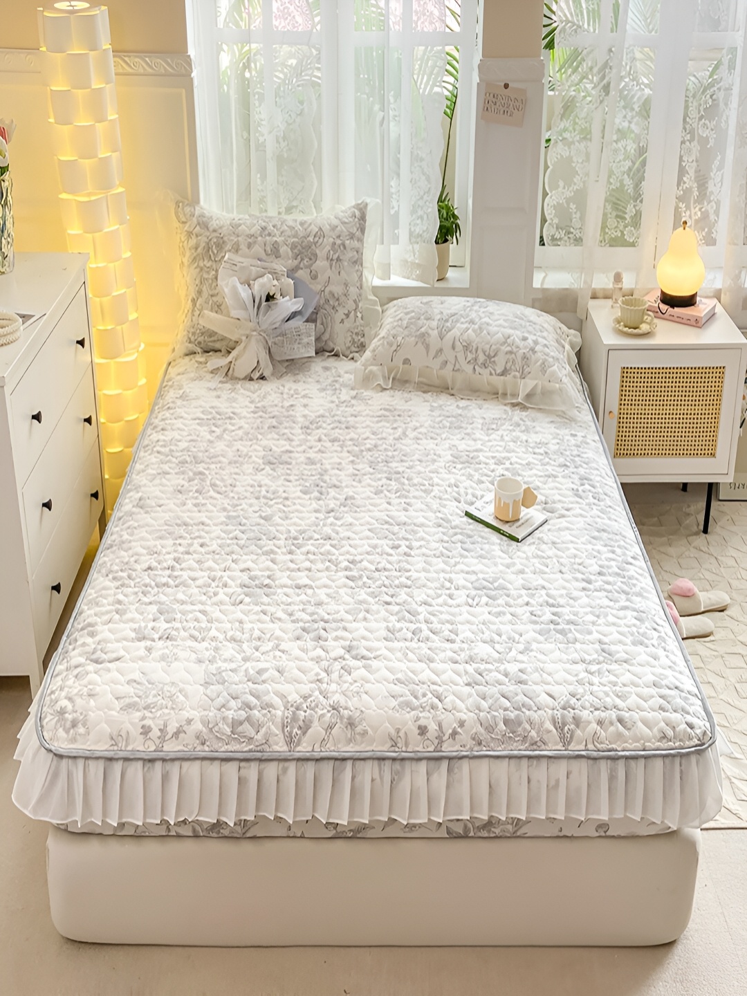 

JC HOME White & Grey Floral 160 TC Fitted Queen Bedsheet with 2 Pillow Covers