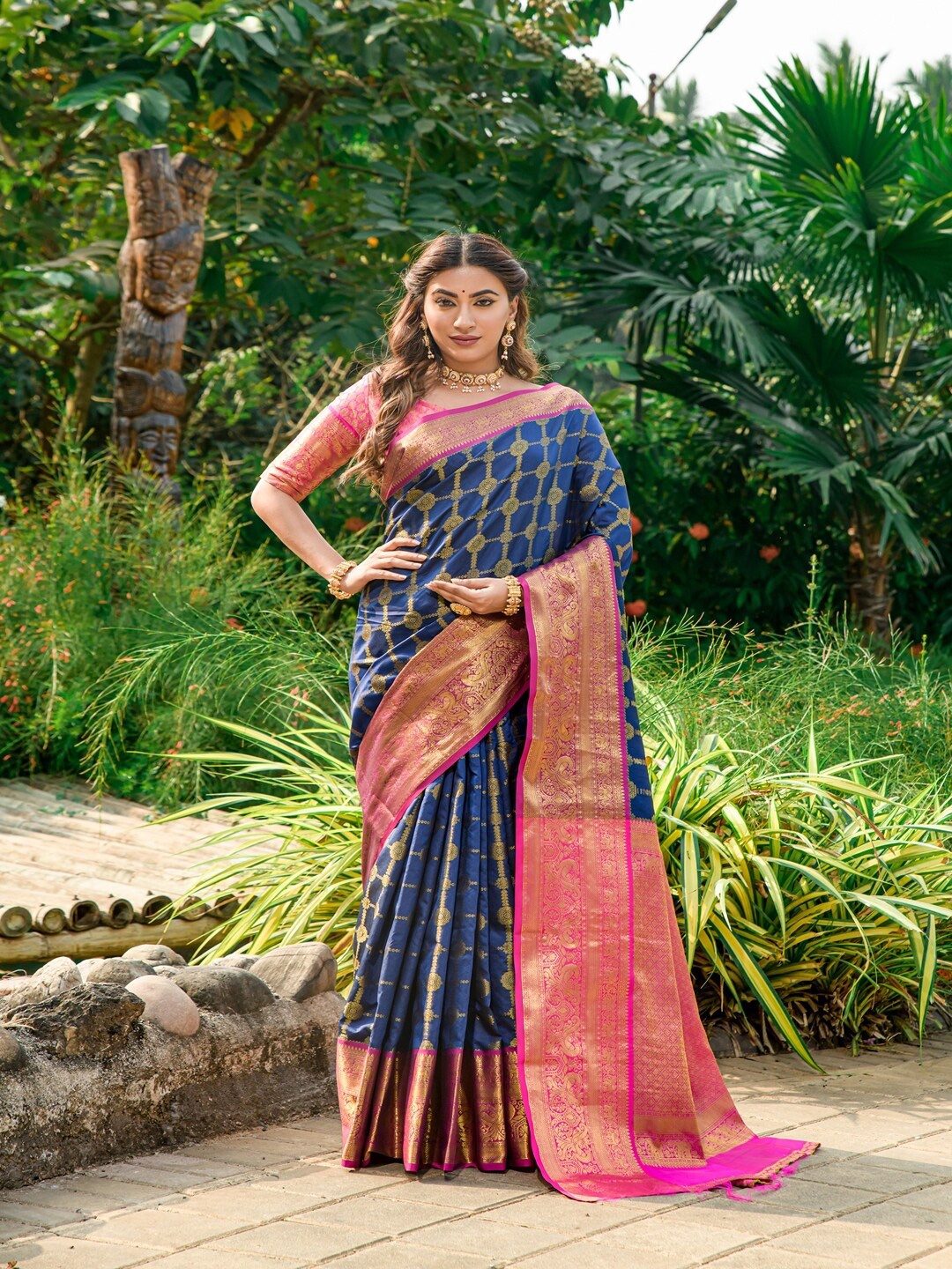 

SGF11 Woven Design Zari Art Silk Kanjeevaram Saree, Blue